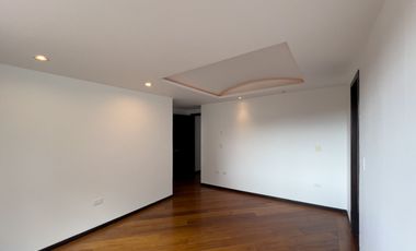 Apartamento en Quito en Venta, Dpto Bloque A, 3 Bodegas Y 8 Parqueos en Conjunto Bosque Real II Calle José Raygada N45-500 y Av. Mariscal Sucre