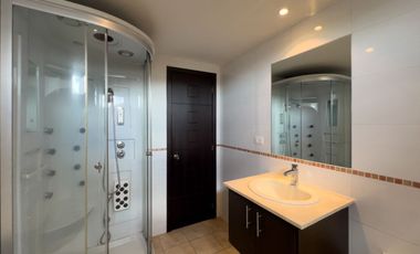 Apartamento en Quito en Venta, Dpto Bloque A, 3 Bodegas Y 8 Parqueos en Conjunto Bosque Real II Calle José Raygada N45-500 y Av. Mariscal Sucre
