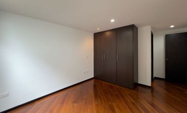 Apartamento en Quito en Venta, Dpto Bloque A, 3 Bodegas Y 8 Parqueos en Conjunto Bosque Real II Calle José Raygada N45-500 y Av. Mariscal Sucre