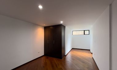 Apartamento en Quito en Venta, Dpto Bloque A, 3 Bodegas Y 8 Parqueos en Conjunto Bosque Real II Calle José Raygada N45-500 y Av. Mariscal Sucre