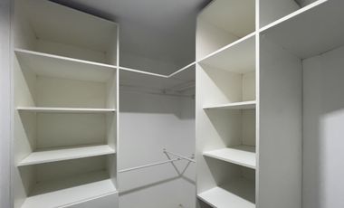 Apartamento en Quito en Venta, Dpto Bloque A, 3 Bodegas Y 8 Parqueos en Conjunto Bosque Real II Calle José Raygada N45-500 y Av. Mariscal Sucre