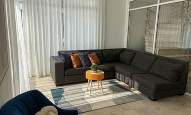 Casa en renta AMUEBLADA de 3 recámaraa a una cuadra del mar