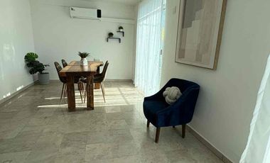 Casa en renta AMUEBLADA de 3 recámaraa a una cuadra del mar