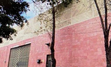 Bodega Comercial en Renta con Oficinas, Andén de Carga y Amplias Áreas de Almacén
