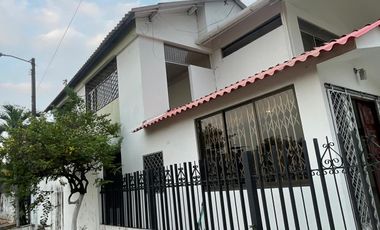 CIUDADELA ALBORADA SEXTA ETAPA ALQUIIILO PRECIOSA VILLA DOS PLANTAS, CICNO DORMITORIOS, FULL ACABADOS, BARATA