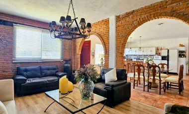 Casa en Venta en Lomas del Bosque.