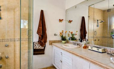 Casa en Venta en Lomas del Bosque.