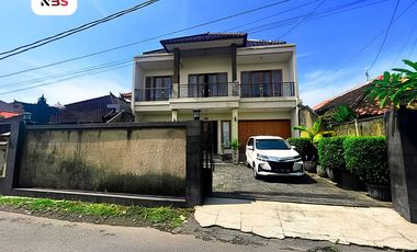 FOR SALE MODERN HOUSE 2ND FLOOR WITH BEAUTY LARGE GARDEN AT SESETAN, DENPASAR
