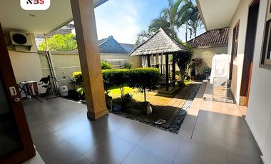 FOR SALE MODERN HOUSE 2ND FLOOR WITH BEAUTY LARGE GARDEN AT SESETAN, DENPASAR