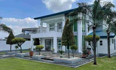 Two storey modern house for sale with big garden (fully furnished)