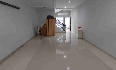 Ruko Bagus minimalis di taman Kopo indah 3 siap usaha