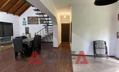 Casa en Venta, Country Los Molinos, 2 Dorm, 3 Baños, Living, Pileta, Hogar a Leña