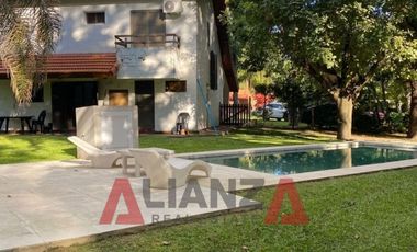 Casa en Venta, Country Los Molinos, 2 Dorm, 3 Baños, Living, Pileta, Hogar a Leña
