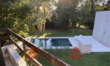 Casa en Venta, Country Los Molinos, 2 Dorm, 3 Baños, Living, Pileta, Hogar a Leña