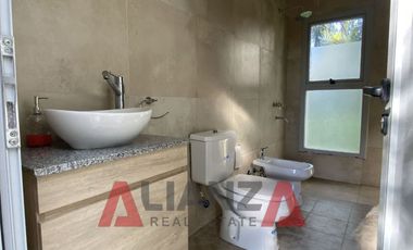 Casa en Venta, Country Los Molinos, 2 Dorm, 3 Baños, Living, Pileta, Hogar a Leña