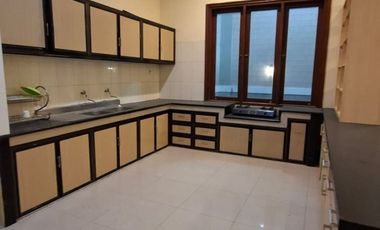 Rumah Besar dan Luas Terawat di Tengah Kota Makassar