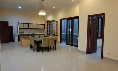 Rumah Besar dan Luas Terawat di Tengah Kota Makassar
