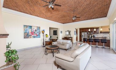 Unica y excepcional residencia en vista del lago!