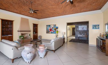 Unica y excepcional residencia en vista del lago!