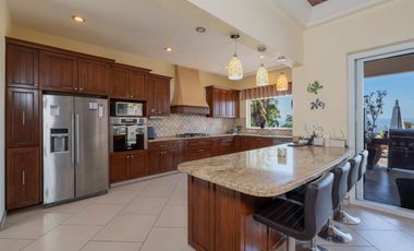 Unica y excepcional residencia en vista del lago!