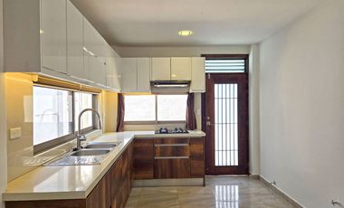 Alquiler de Casa Moderna, 2 Pisos y 3 Dorm. - Conjunto Cerrado Terranova, Salinas, Santa Elena