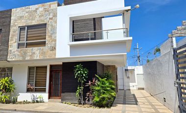 Alquiler de Casa Moderna, 2 Pisos y 3 Dorm. - Conjunto Cerrado Terranova, Salinas, Santa Elena