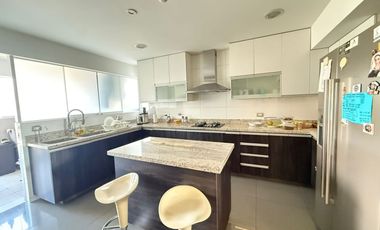 Vendo exclusivo flat de lujo con vista al Golf, piscina y 3 cocheras