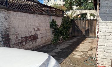 Se Vende casa en los Alerces Ñuñoa , 2 dormitorios 1 baño, 4 estacionamientos $ 250.000.000