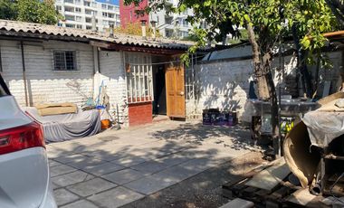 Se Vende casa en los Alerces Ñuñoa , 2 dormitorios 1 baño, 4 estacionamientos $ 250.000.000