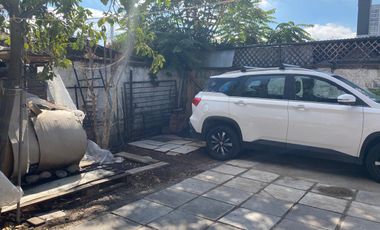 Se Vende casa en los Alerces Ñuñoa , 2 dormitorios 1 baño, 4 estacionamientos $ 250.000.000
