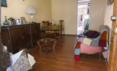 Se Vende casa en los Alerces Ñuñoa , 2 dormitorios 1 baño, 4 estacionamientos $ 250.000.000