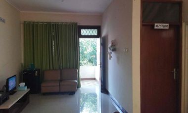 Rumah Besar 2 Lantai Semi Furnished Bebas Banjir di Tanjung Duren