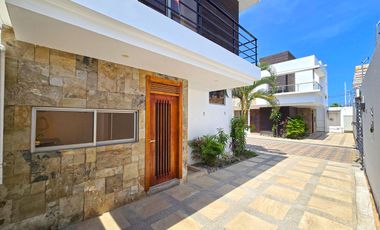 Alquiler de Casa Moderna de 2 Pisos y 3 Dormitorios - Conjunto Cerrado Terranova, Salinas, Santa Elena