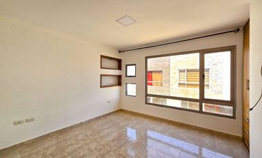 Alquiler de Casa Moderna de 2 Pisos y 3 Dormitorios - Conjunto Cerrado Terranova, Salinas, Santa Elena