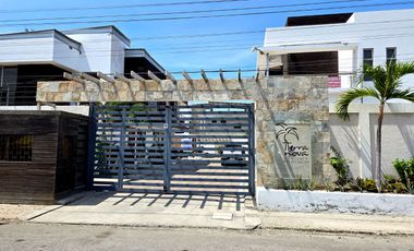 Alquiler de Casa Moderna de 2 Pisos y 3 Dormitorios - Conjunto Cerrado Terranova, Salinas, Santa Elena