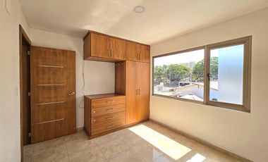 Alquiler de Casa Moderna de 2 Pisos y 3 Dormitorios - Conjunto Cerrado Terranova, Salinas, Santa Elena