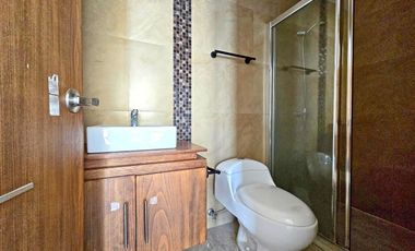 Alquiler de Casa Moderna de 2 Pisos y 3 Dormitorios - Conjunto Cerrado Terranova, Salinas, Santa Elena