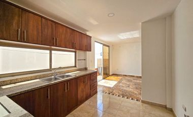 Alquiler de Casa Moderna de 2 Pisos y 3 Dormitorios - Conjunto Cerrado Terranova, Salinas, Santa Elena