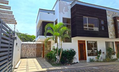 Alquiler de Casa Moderna de 2 Pisos y 3 Dormitorios - Conjunto Cerrado Terranova, Salinas, Santa Elena