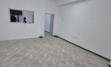 Local Comercial en Alquiler en Kennedy, Planta Baja, 1 Baño, Norte de Guayaquil.