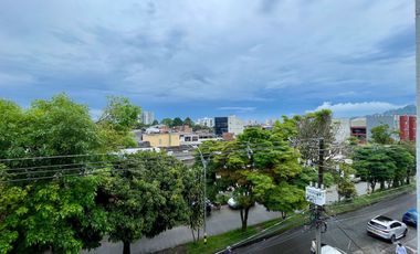 Extraordinario apartamento en Santa Mónica con 100 m2 3 alcobas y 2 baños. Doquebradas.