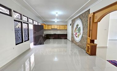 Sewakan Cepat! Rumah 4Kt Sekuriti 24/7 Dekat Sekolah & Kuliner
