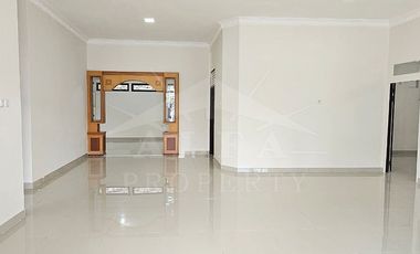 Sewakan Cepat! Rumah 4Kt Sekuriti 24/7 Dekat Sekolah & Kuliner
