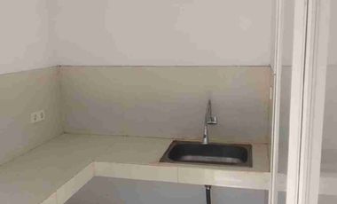 Disewakan Rumah Graha Natura Surabaya Barat Semi Furnished dekat Gwalk Citraland