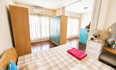 Comfortable Living in Phraya Suren 40 — Easy Access, Close to Shopping Malls & MRT