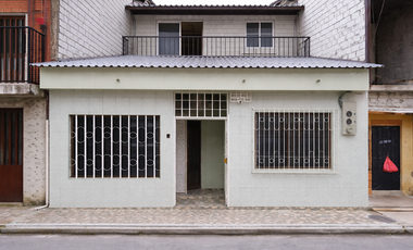ALQUILER DE CASA MULTIFAMILIAR, CUENTA CON UN DEPARTAMENTO Y DOS SUITE