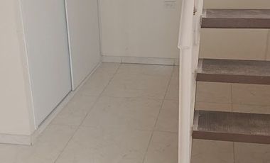 ALQUILER DE CASA MULTIFAMILIAR, CUENTA CON UN DEPARTAMENTO Y DOS SUITE