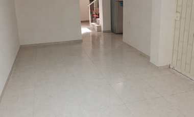 ALQUILER DE CASA MULTIFAMILIAR, CUENTA CON UN DEPARTAMENTO Y DOS SUITE
