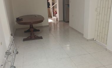 ALQUILER DE CASA MULTIFAMILIAR, CUENTA CON UN DEPARTAMENTO Y DOS SUITE