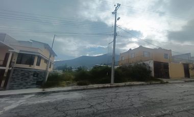 Terreno de Venta en la Urbanización La Marca, Mitad del Mundo.